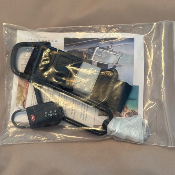 Briggs & Riley 22" Carry-On Upright Garment Bag - Picture 9 of 11